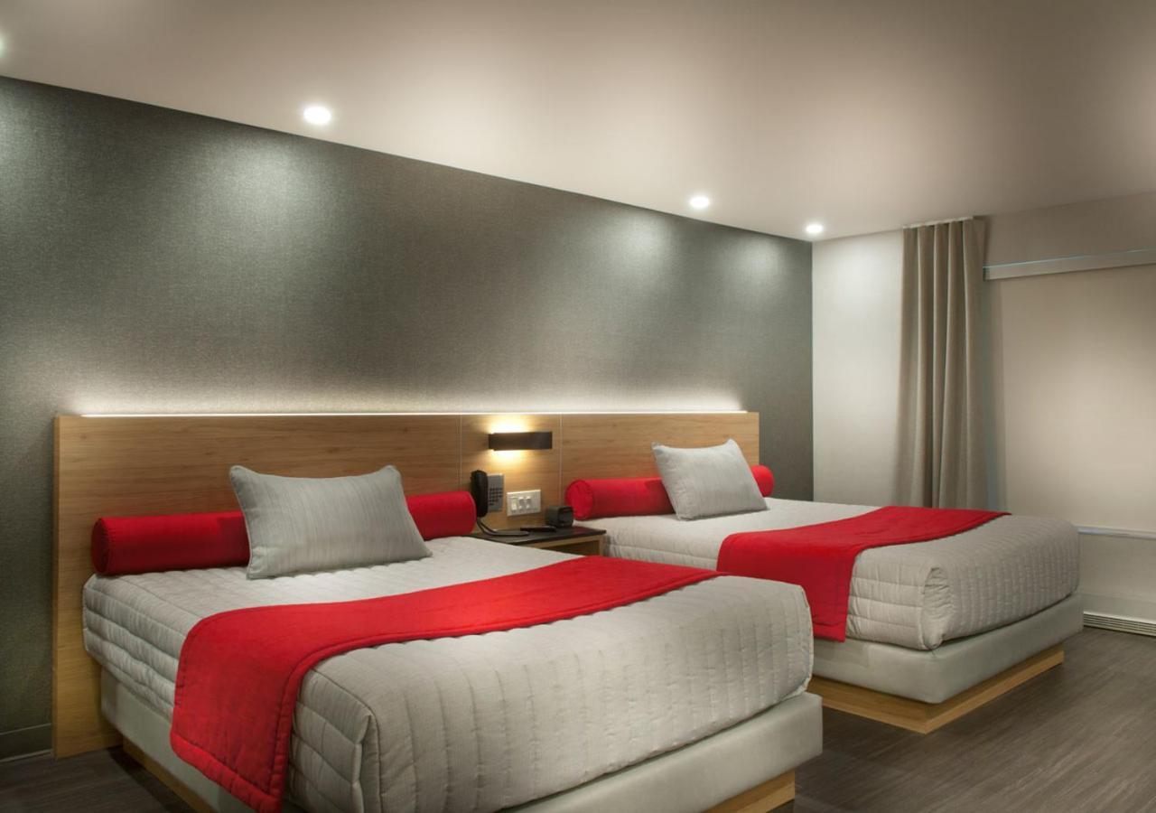 Ramada By Wyndham Laval Hotel Exterior foto